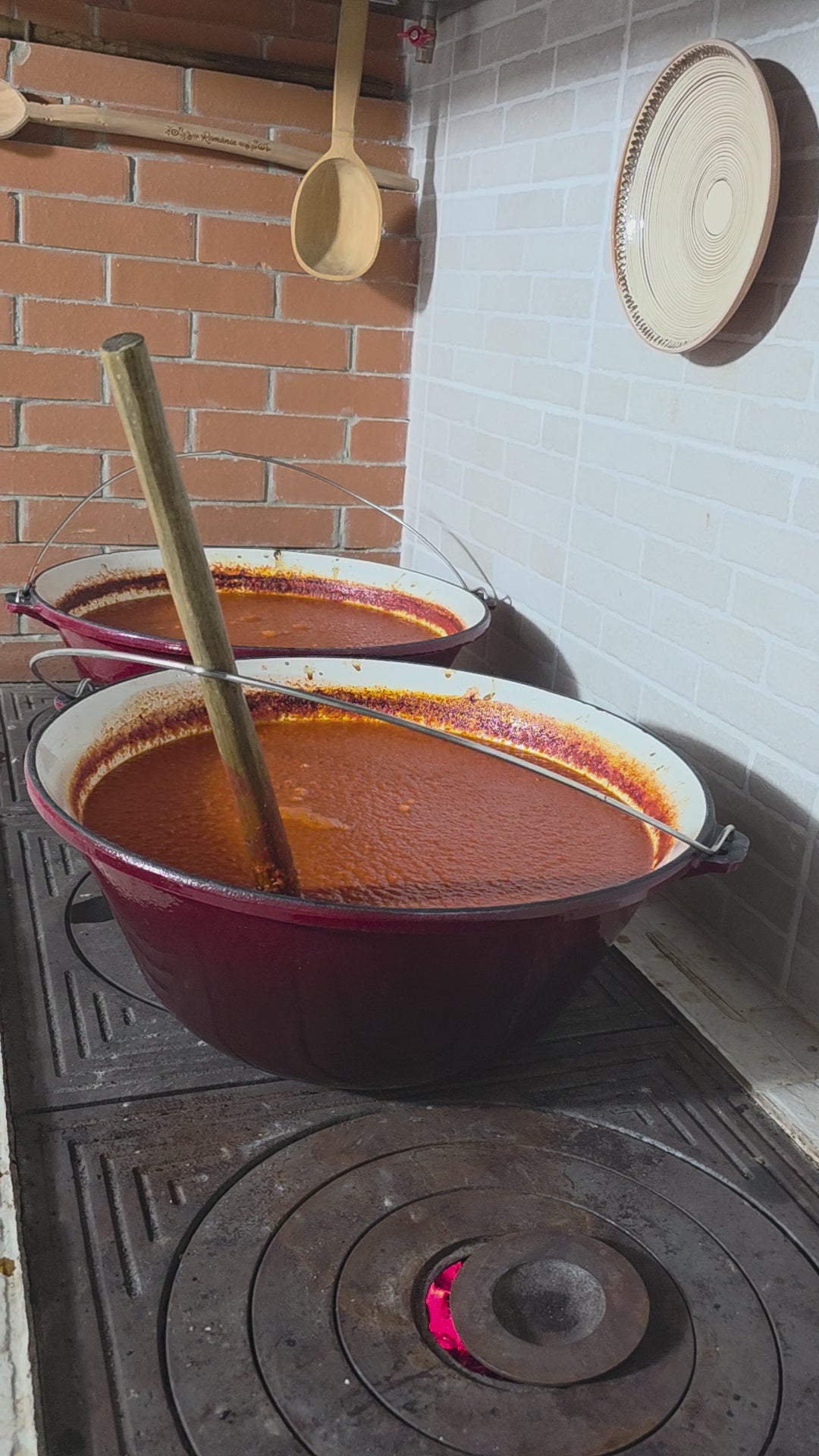 Adjika Picantă - Mama Lola (350g) - Gătită lent la tuci de fontă