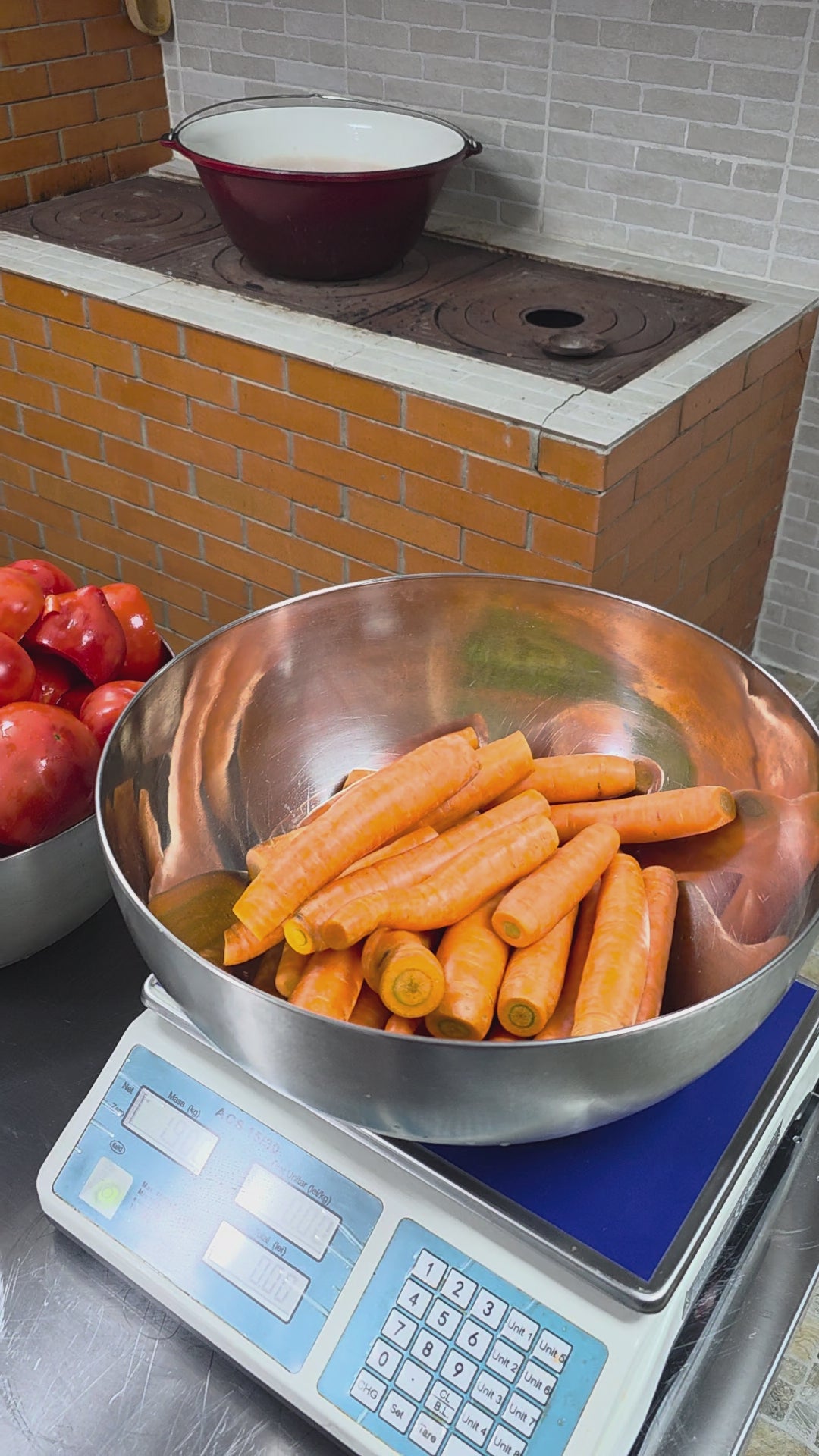 Adjika Picantă - Mama Lola (350g) - Gătită lent la tuci de fontă